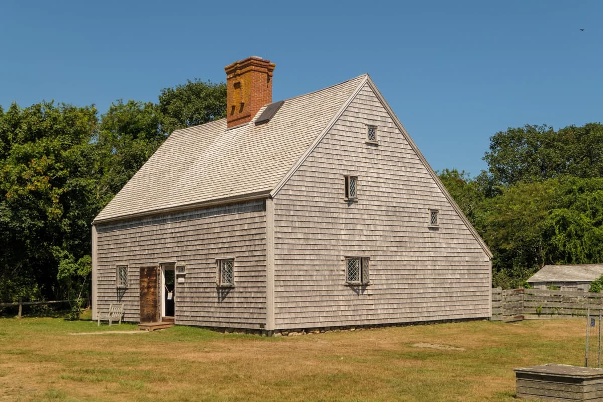 Jethro Coffin House (Oldest House)