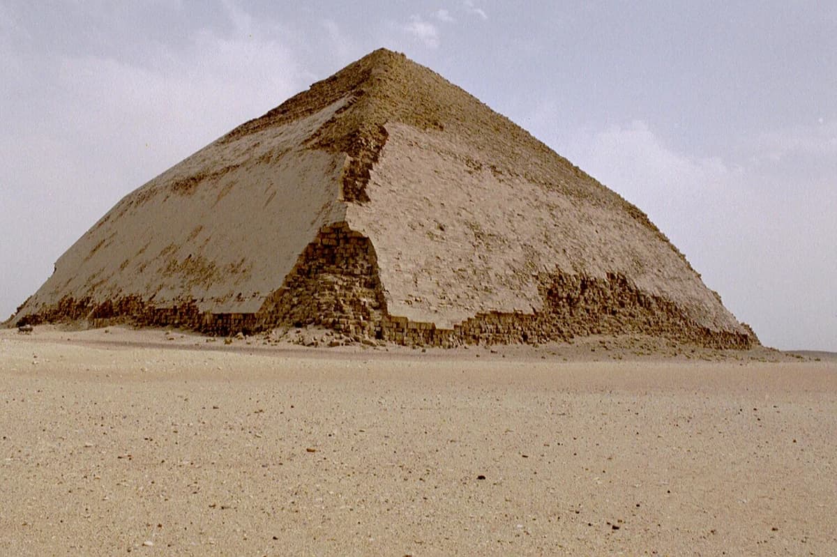 Intérieur de la Pyramide Rhomboïdale