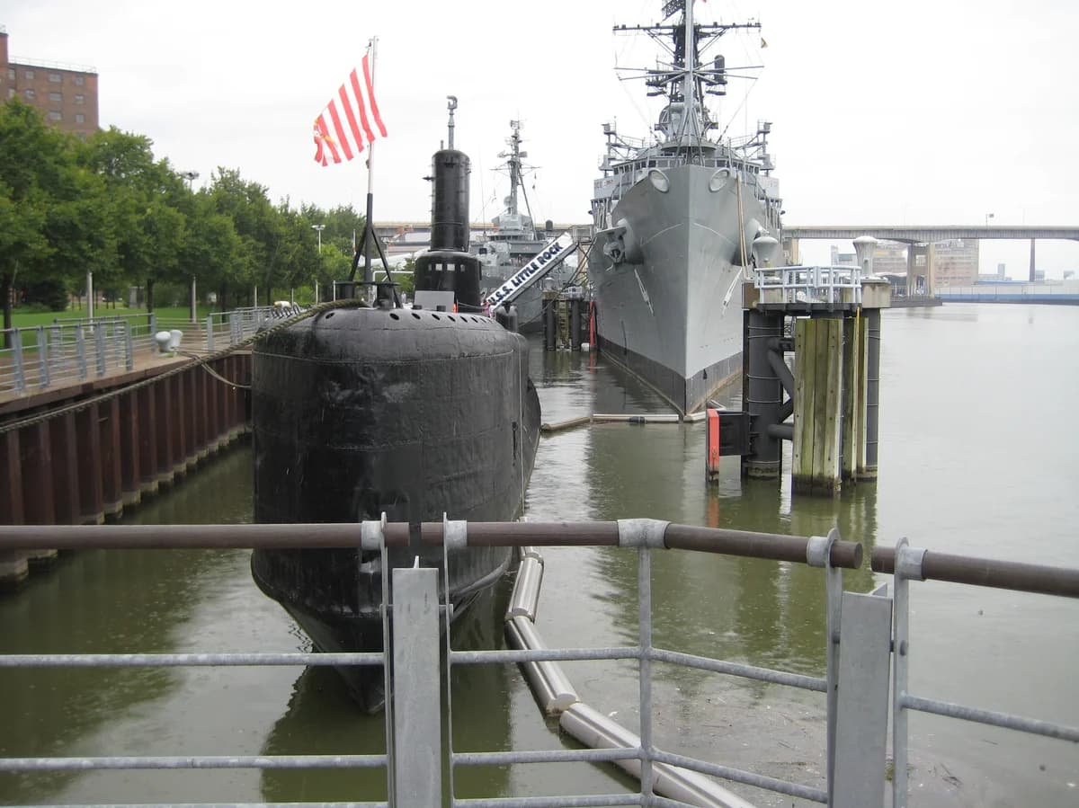 Buffalo and Erie County Naval & Military Park (accès aux navires)
