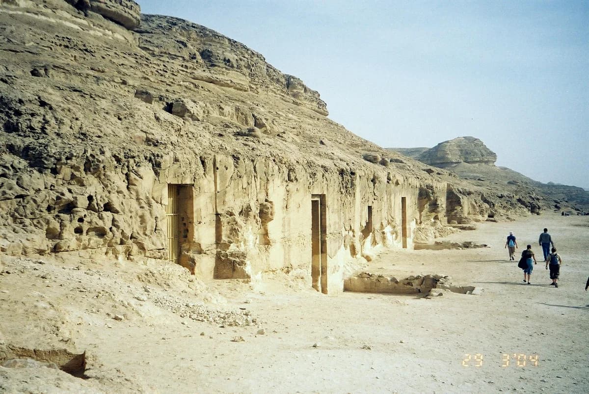Intérieur des Tombeaux de Beni Hassan