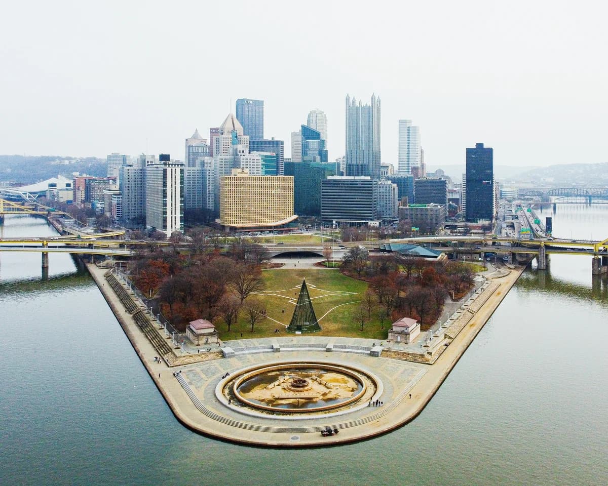 Pittsburgh Point Building Jeu de piste autoguidé à Pittsburgh — 3 parcours & énigmes